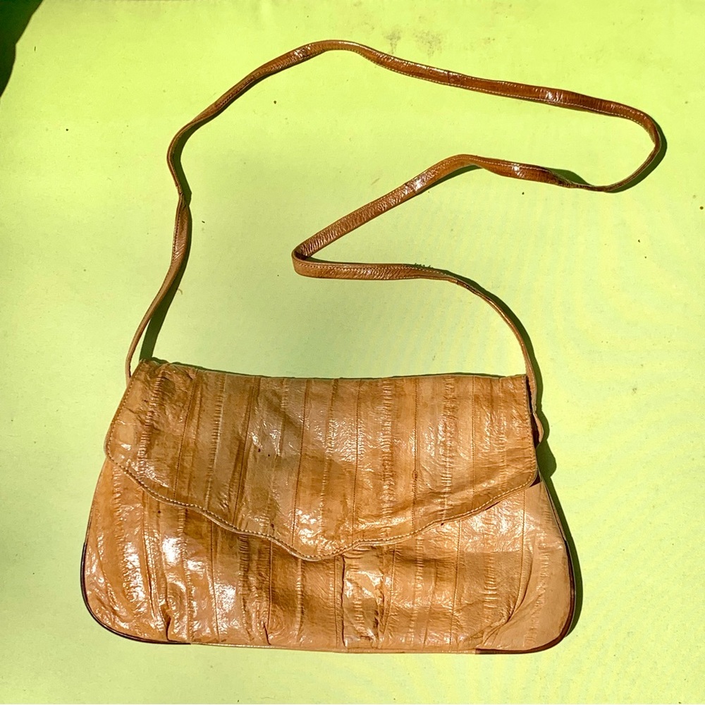 VINTAGE 1970s Classic Genuine Eel Skin Elegant Neutral Tan Shoulder Bag Purse
